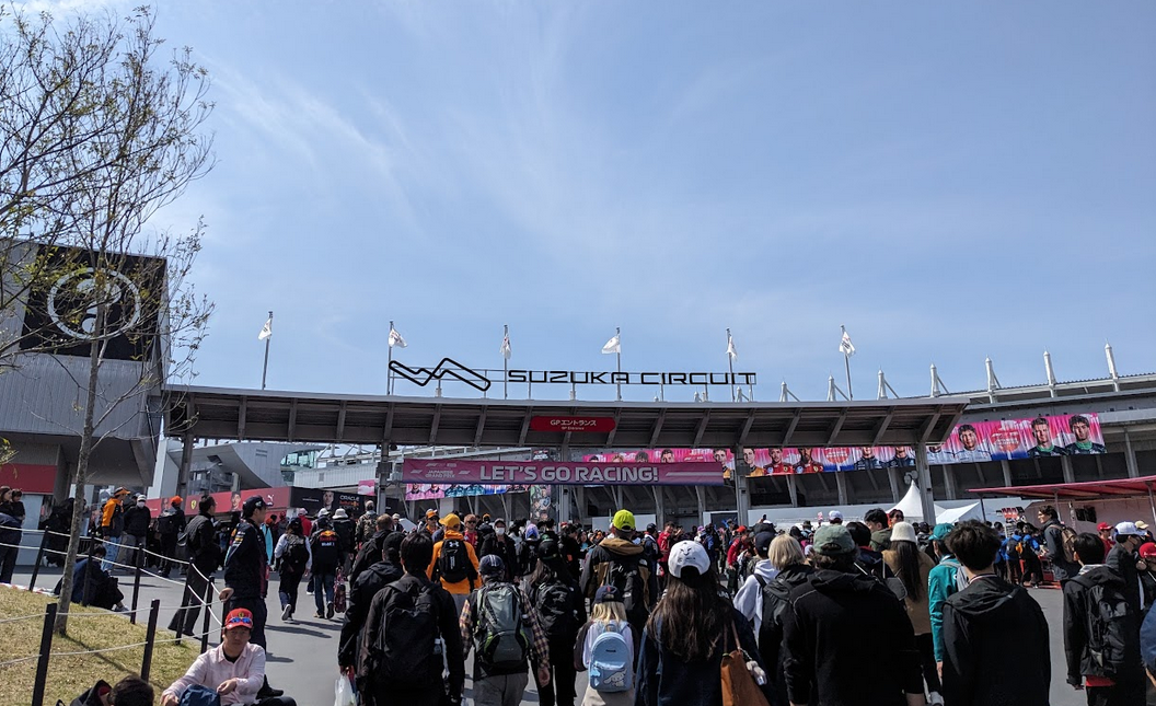 saturday-morning-crowd